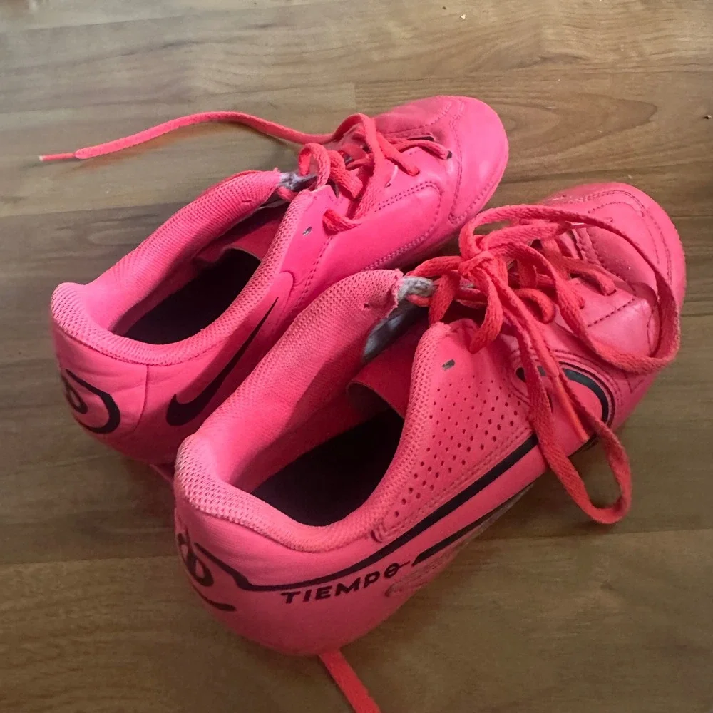 Nike Tiempo‎ Soccer Cleats Pink Youth Size 4.5Y Indoor Turf Shoes